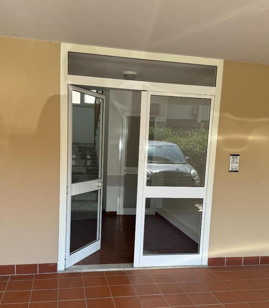Bellissima Stanza Con Parcheggio Gratuito Apartment Cinquale Exterior foto